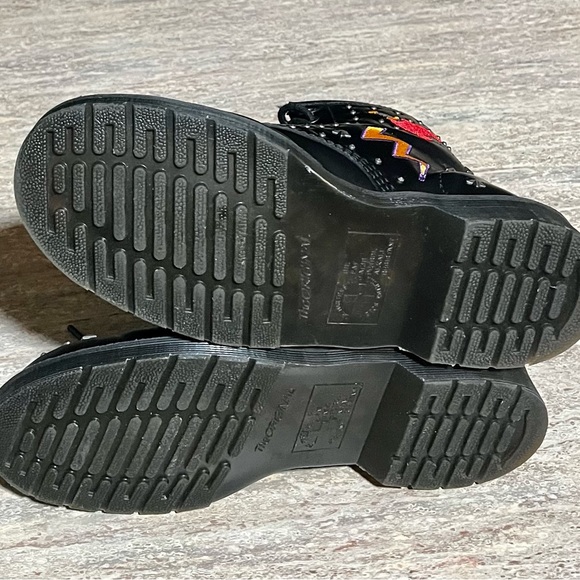 Dr Martens 1460 RARE Rock & Roll combat boots with studs, 💀 and heart ♥️ - Picture 16 of 16